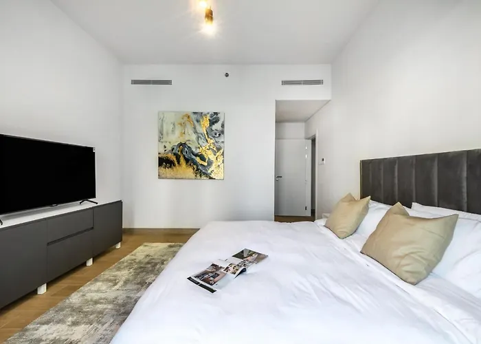 Spacious 2Br Flat, La Rive 2