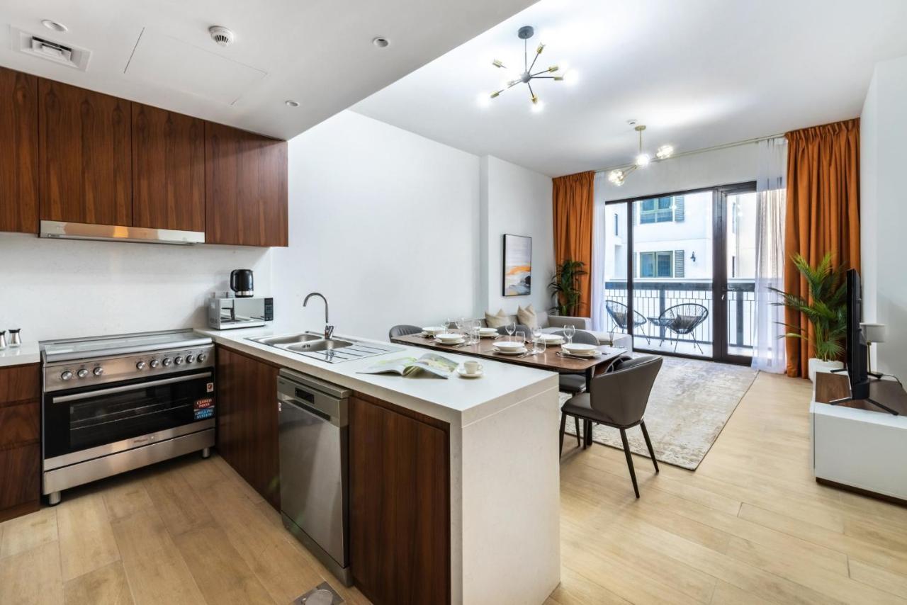 Spacious 2br Flat, La Rive 2 Dubaï