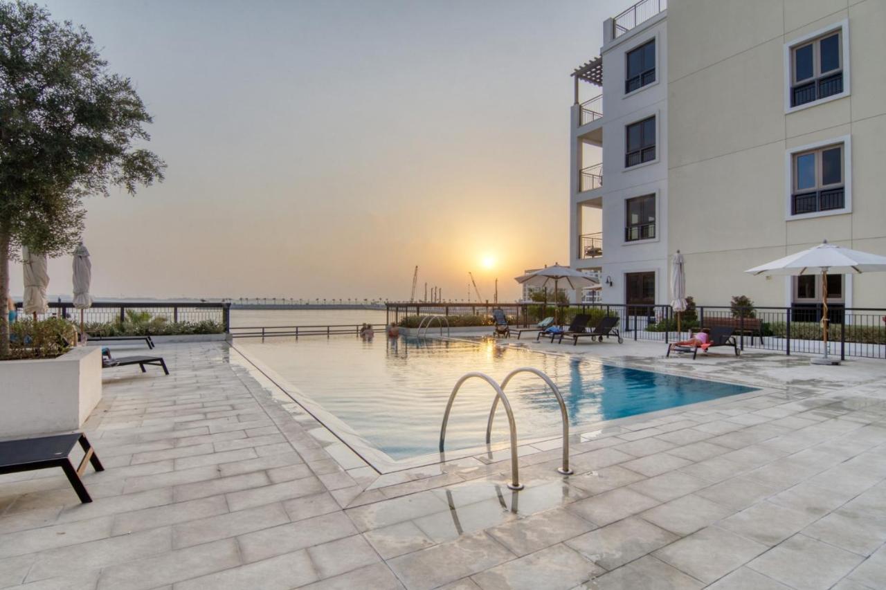 Spacious 2br Flat, La Rive 2 شقة دبي