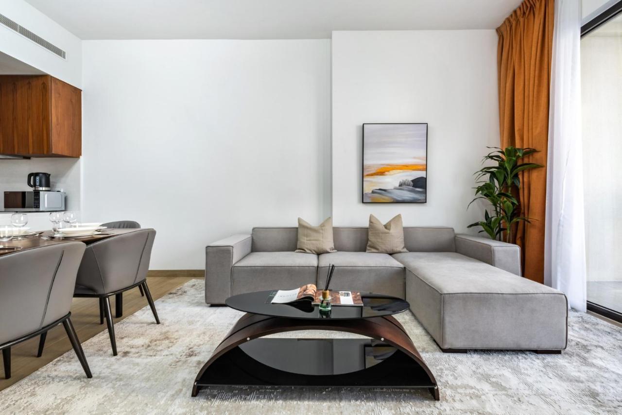 Spacious 2br Flat, La Rive 2 شقة